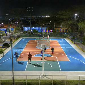 The courts have been illuminated using Aire® 7 Series floodlights, of 100 W and 200 W.
