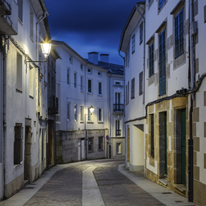 The Villa XLA classic-style lighting provides uniform, glare-free illumination while preserving the essence of the historic town center's streets.