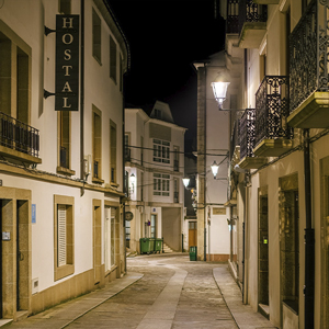 Las nuevas luminarias LED de ATP, la mayoría de 20 W, han reducido la potencia total instalada a 2,239 kW y el consumo energético anual a10 079,82 kWh.