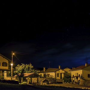 La combinación de PC Ámbar con un bajo índice de luz azul, potencia adecuada y un direccionamiento óptimo permite acceder a certificaciones de calidad del cielo, como el sello internacional Starlight.