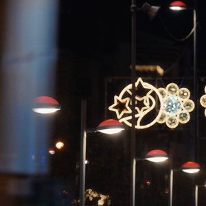 The new luminaires complement the holiday lighting with smooth color transitions.