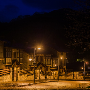 Luminarias Clase II con envolvente polimérica, inmunes tanto a las descargas atmosféricas como electrostáticas (ESD).