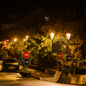 Calles de Panticosa iluminadas, combinando estética clásica y alta eficiencia energética.