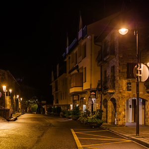 Panticosa avanza en sostenibilidad, gracias a luminarias con 10 años de garantía y un diseño lumínico que protege el entorno natural.