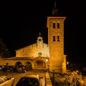 San Salvador con una nueva luz. Iluminación arquitectónica en 2200 K con proyectores Aire® Serie 5 que realzan la presencia del templo.