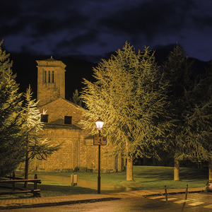 Villa XLA luminaires with Comfort Diffuser® around the Church of El Salvador de Basarán, combining efficient lighting with harmony in the historical setting.